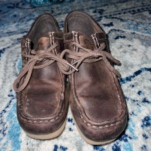 Womens Clark wallaby’s. Dark brown leather